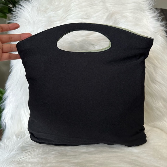 🔥BLACK FRIDAY SALE LIMITED TIME🔥
Authentic Salvatorre Ferragamo Reversible Bag - Picture 4 of 10